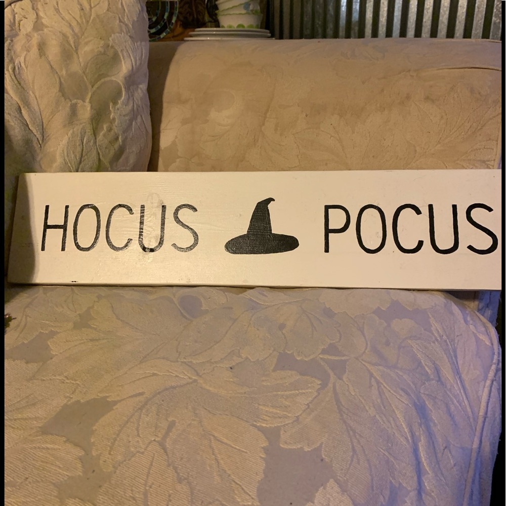 Cute ‘Hocus Pocus’ sign